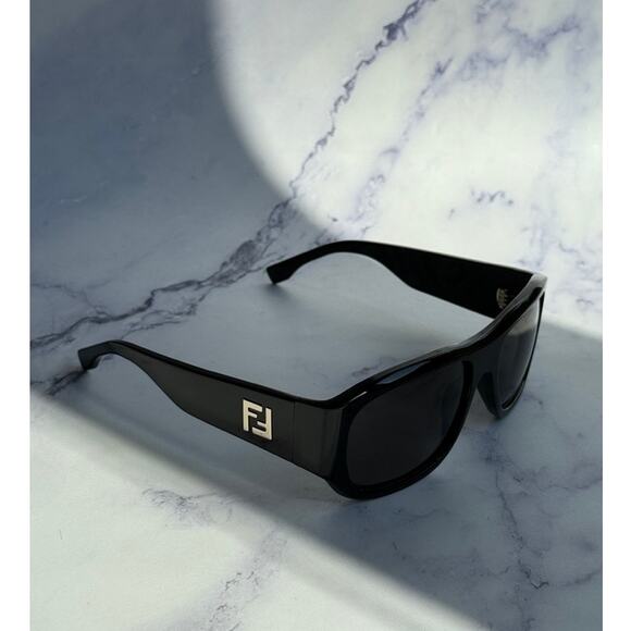 NEW Fendi FE40117I Black Wrap Shield Sunglasses - Picture 4 of 5